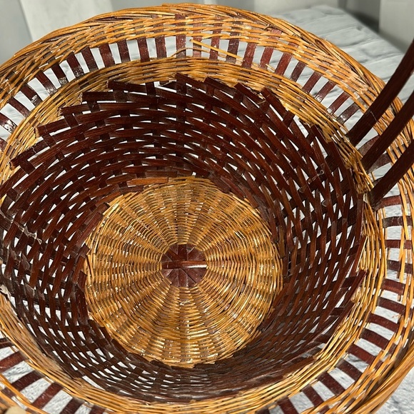 Vintage Wicker Woven Boho Two Tone Basket with handle - Picture 7 of 11